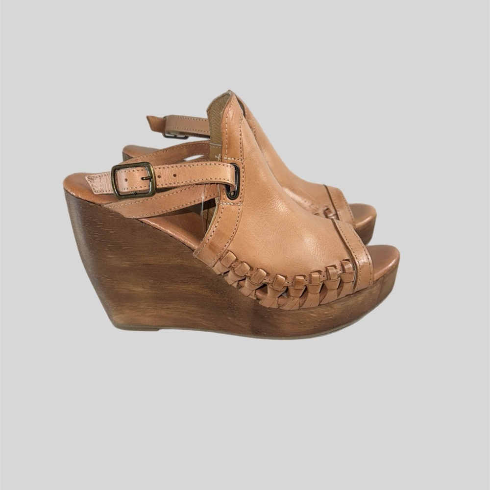 NIB Very Volatile Women’s Leather Wedges
